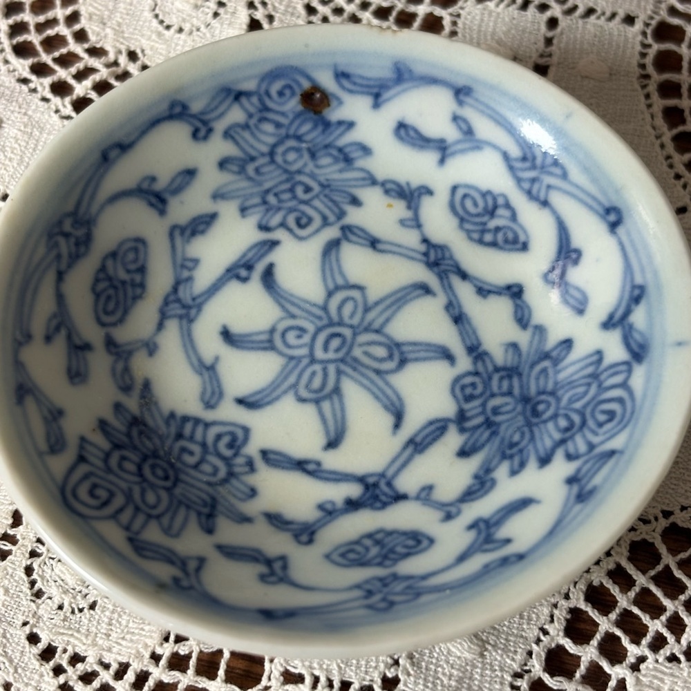 19th Century Chinese Antique Elegant Blue White Porcelain Saucer Qing Dynasty